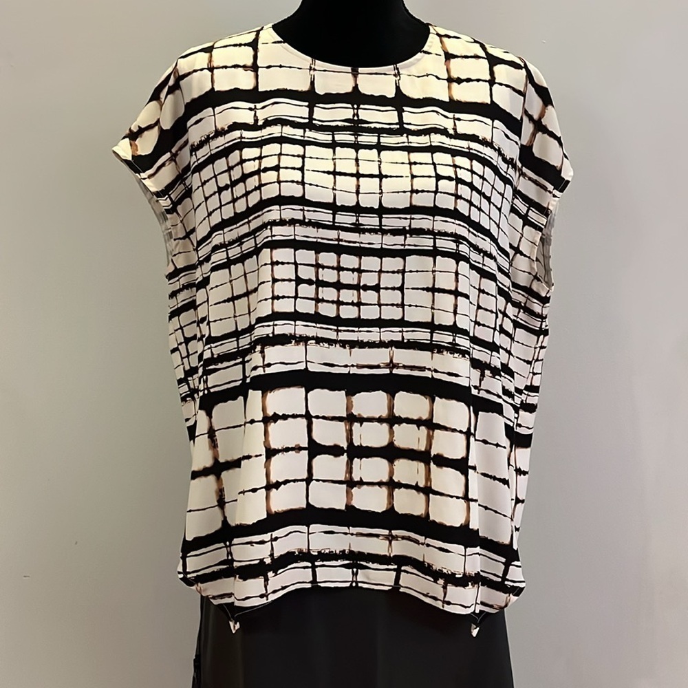 M.M. LaFleur Didion 3.0 Top, Trestle, size M in Ivory and black abstract​​​​​